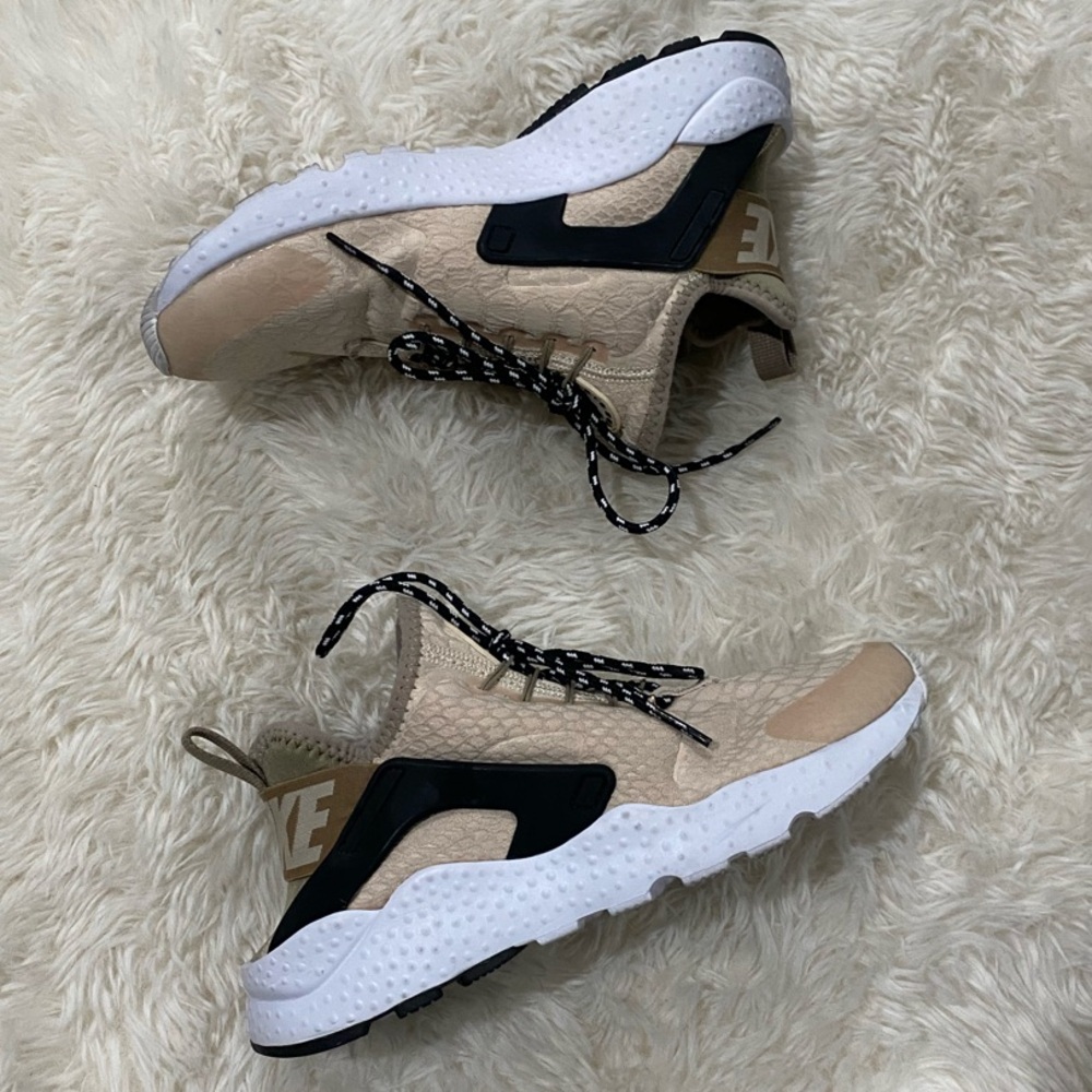 Women's Nike Air Huarache Ultra SE
'Black & Vachetta Tan'